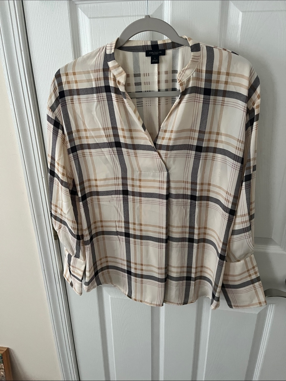 Ann Taylor Factory Cream Plaid Long Sleeve Button-Down Shirt